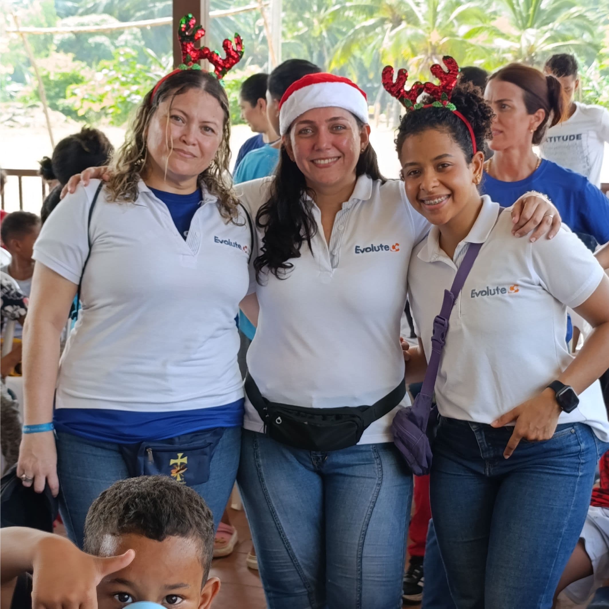 EvolutecC Joins Christmas Celebration in La Loma Neighborhood with Emaús in Barranquilla